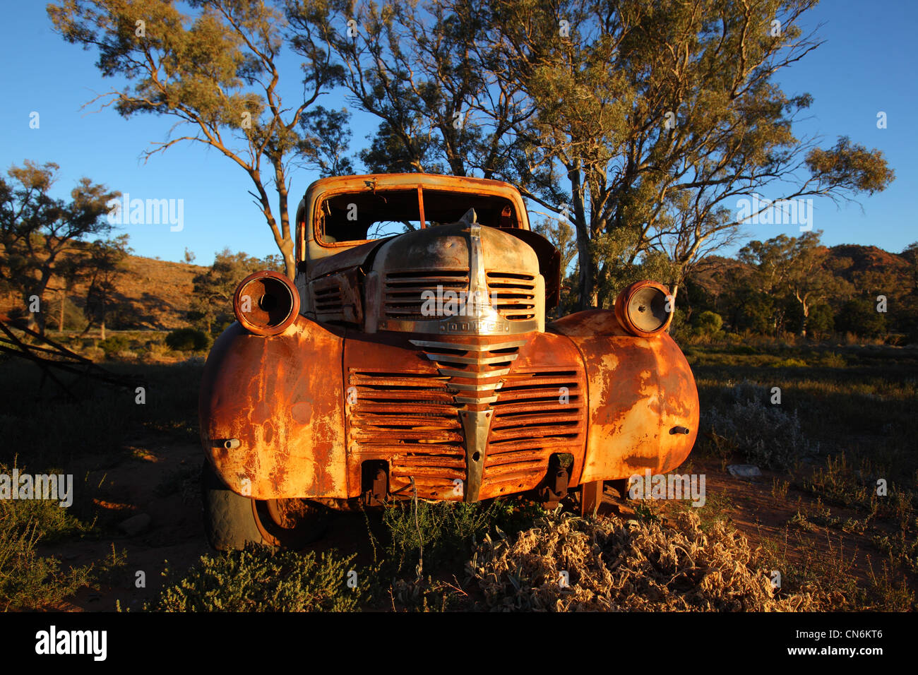 Altes Auto im Outback Australien. Stockfoto