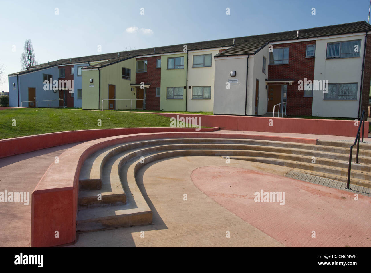 Öffentlichen Raum auf eine neue Build soziale Wohnprojekt Stockfoto