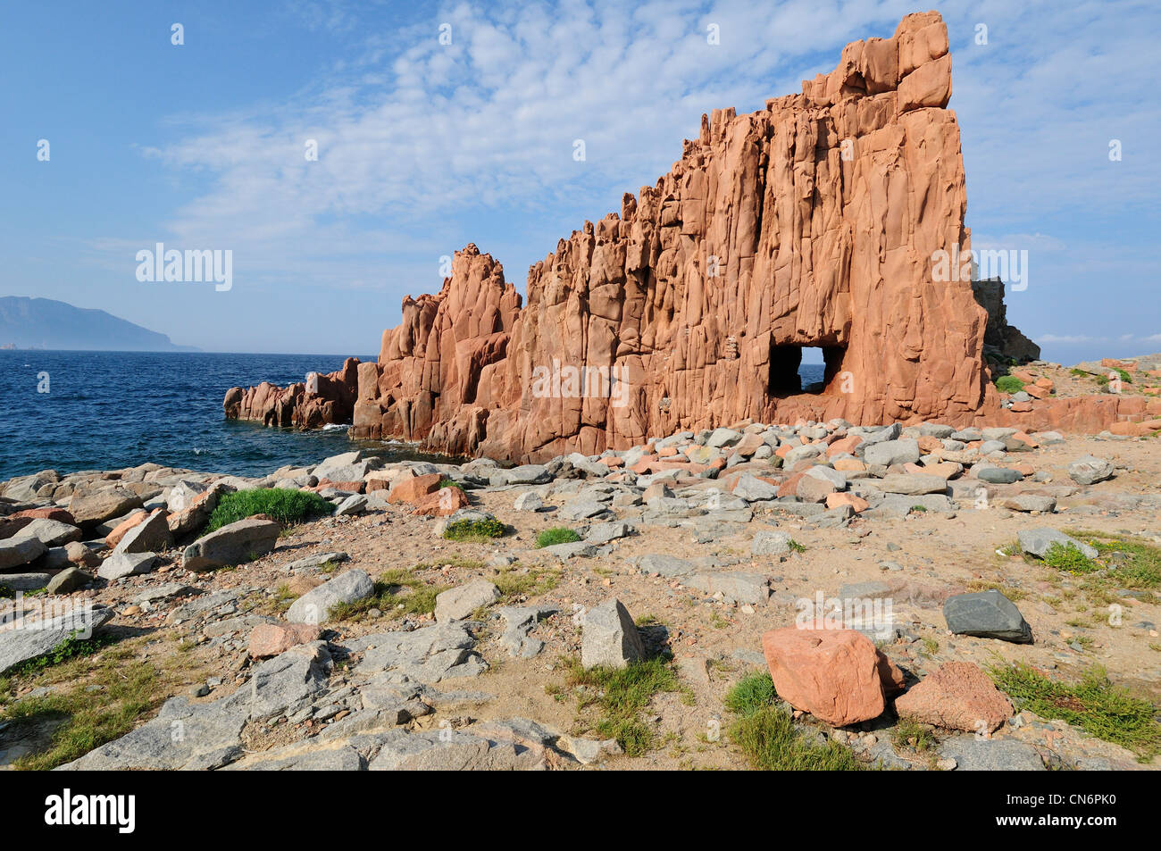 Sardinien ist. Italien. Rocce Rosse, charakteristischen roten Felsen von Arbatax. Stockfoto