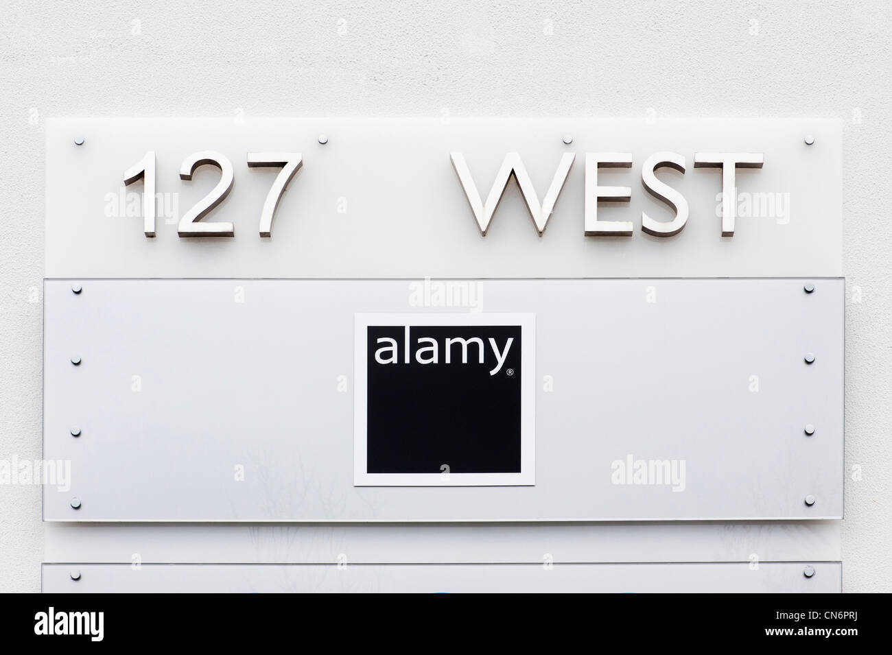Alamy Logo auf der Außenseite ihres Büros in Milton Park, Abingdon, Oxfordshire, England Stockfoto