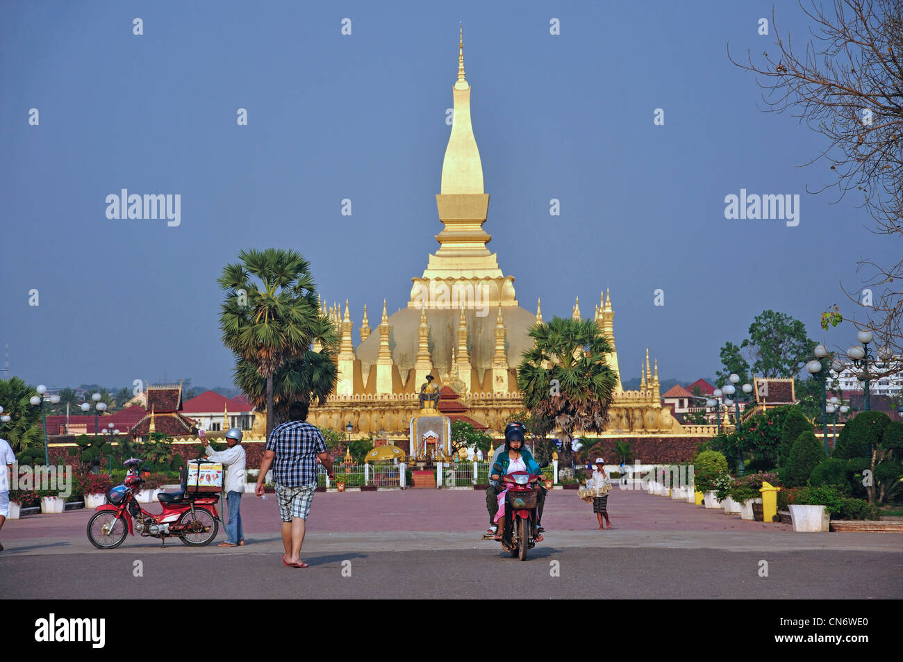 Gold-bedeckten buddhistischen Stupa von Pha, die Luang, Ban Nongbone, Vientiane, Präfektur Vientiane, Laos Stockfoto
