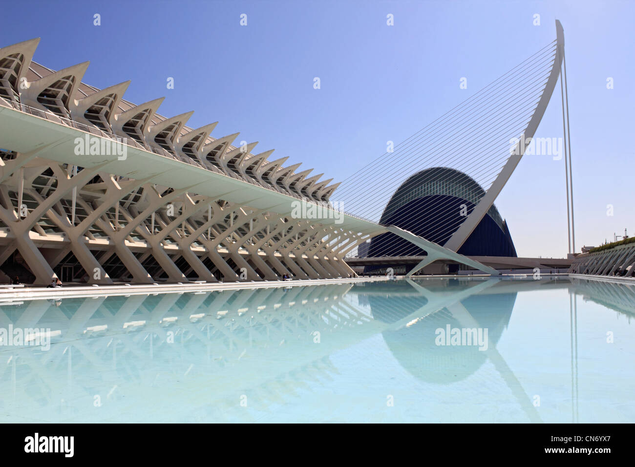 Science Museum und Santiago Calatrava L'Assut de D'Or Brücke zur Stadt der Künste und Wissenschaften Valencia, Spanien Stockfoto