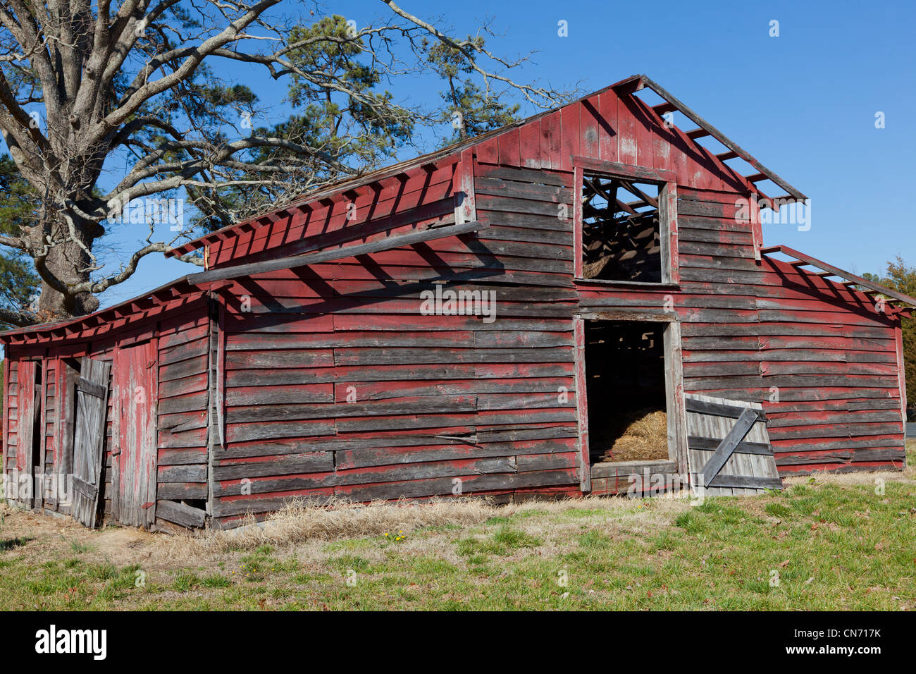 Alte rote Scheune bei Five Forks National Battlefield in Virginia Stockfoto