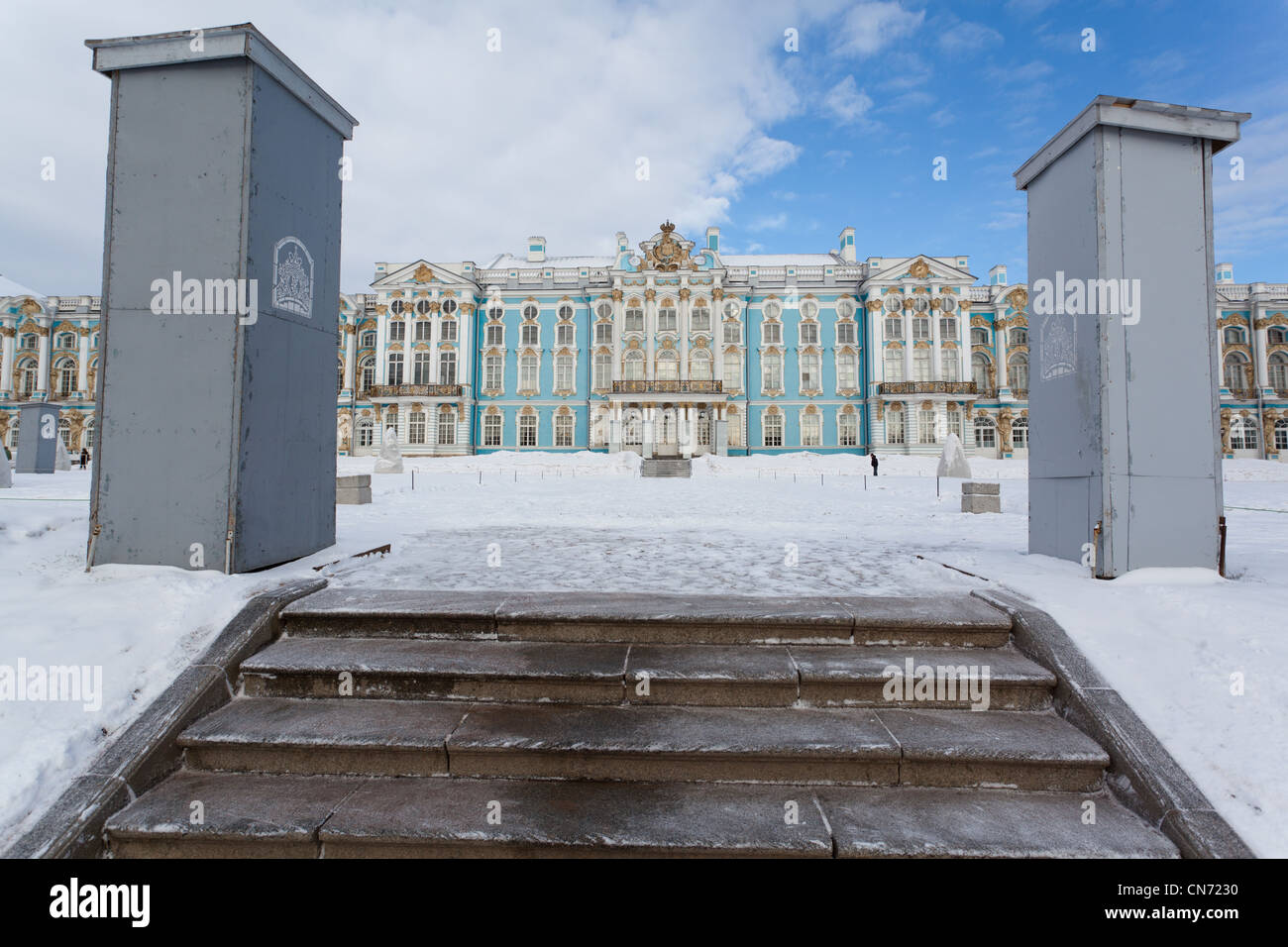 Boxen deckt die Skulptur für den Winter TSARSKOIE SELO, PUSCHKIN, Sankt-Petersburg Stockfoto