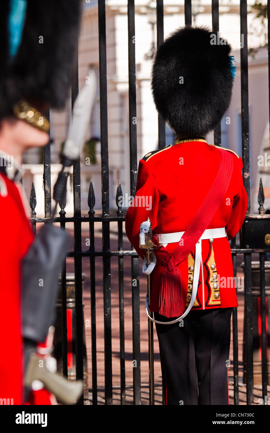 Irische Gardist Officer bei Clarence house Stockfoto