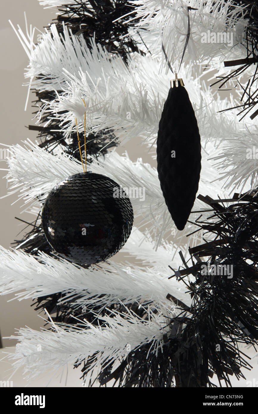 Schwarz Christbaumschmuck, Traurigkeit oder Todesfall an Weihnachten Stockfoto