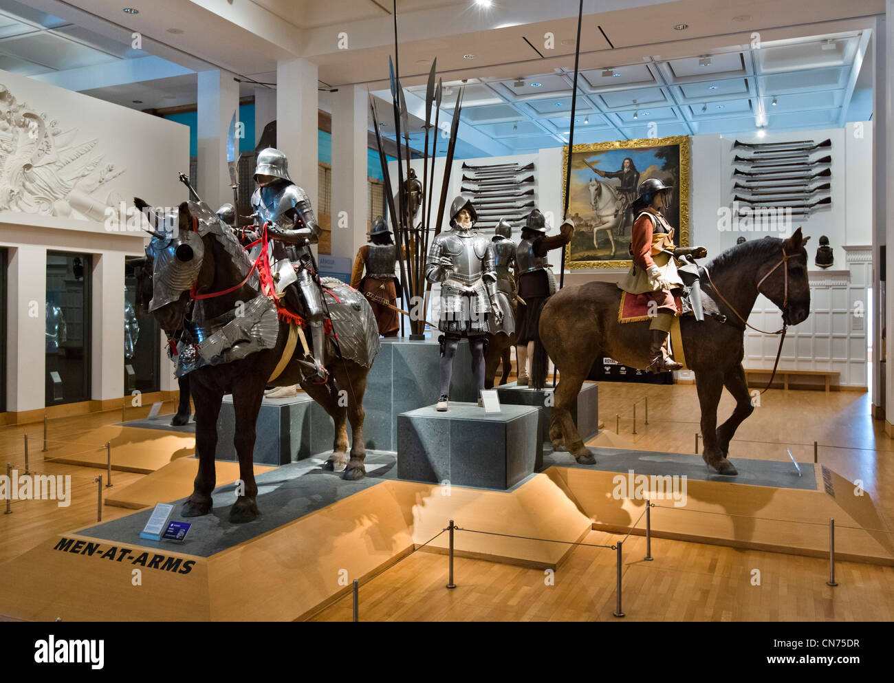 Men at Arms anzeigen im Krieg Galerie, Royal Armouries Museum, Leeds, West Yorkshire, England Stockfoto