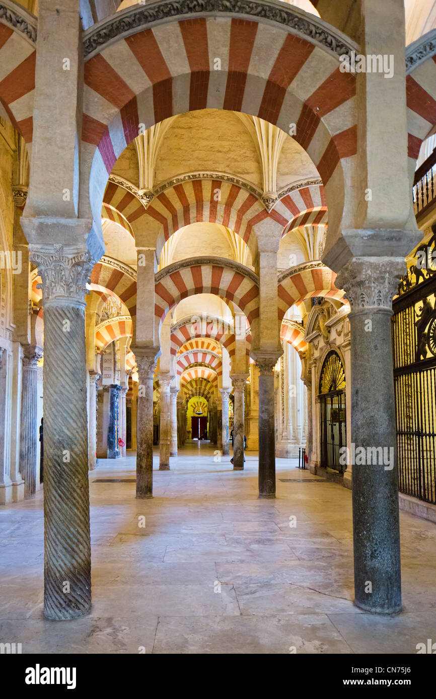 Innenraum der Mezquita (-Moschee-Kathedrale), Córdoba, Andalusien, Spanien Stockfoto