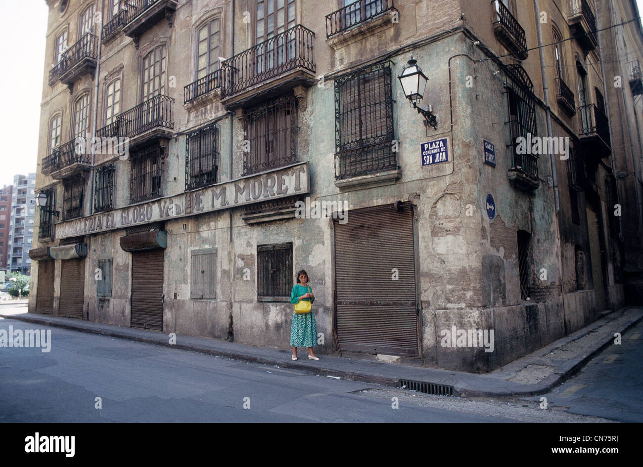 Valencia Spanien im Jahr 1987 Ferreteria El Globo VDA De M Moret ehemaliger Eisenwarenladen an der Plaza Comunion De San Juan. Altstadt Von Valencia Stockfoto