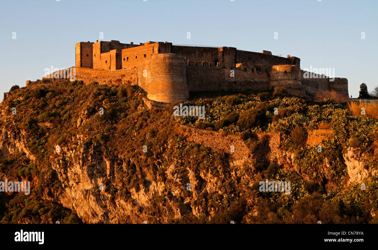 Milazzo italy Fotos und Bildmaterial in hoher Auflösung Alamy