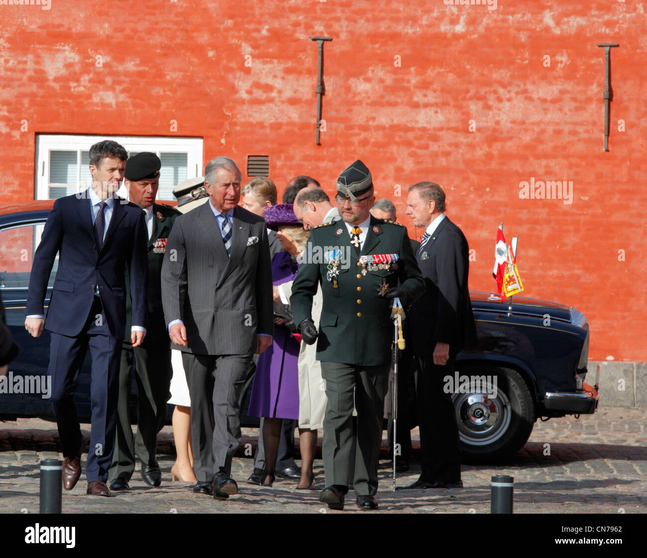 Prinz Charles und Prinz Frederik Ankunft auf der Zitadelle Kastellet in Kopenhagen, Dänemark. Stockfoto