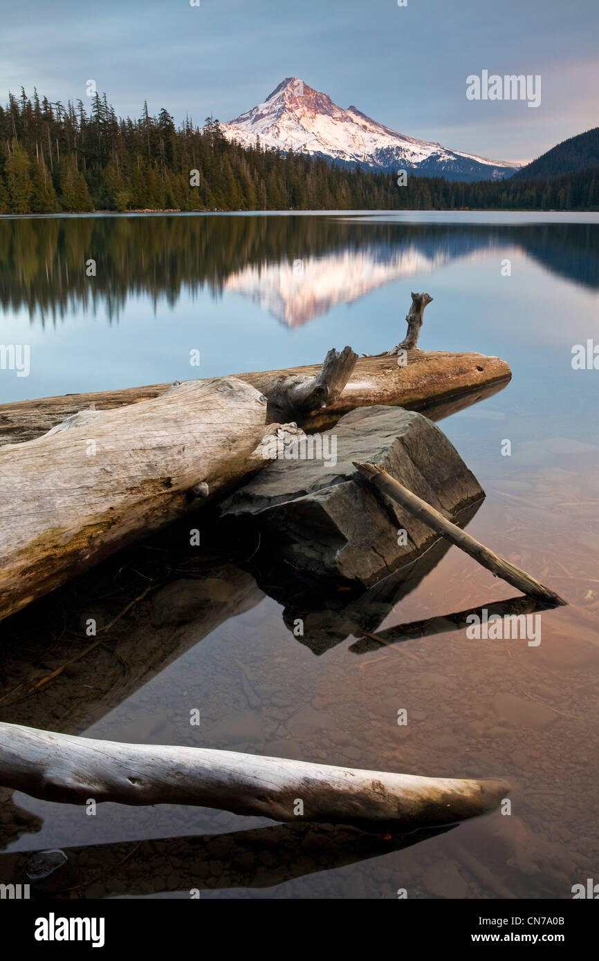 Mount Hood und Lost Lake im Herbst, Oregon, USA. Stockfoto