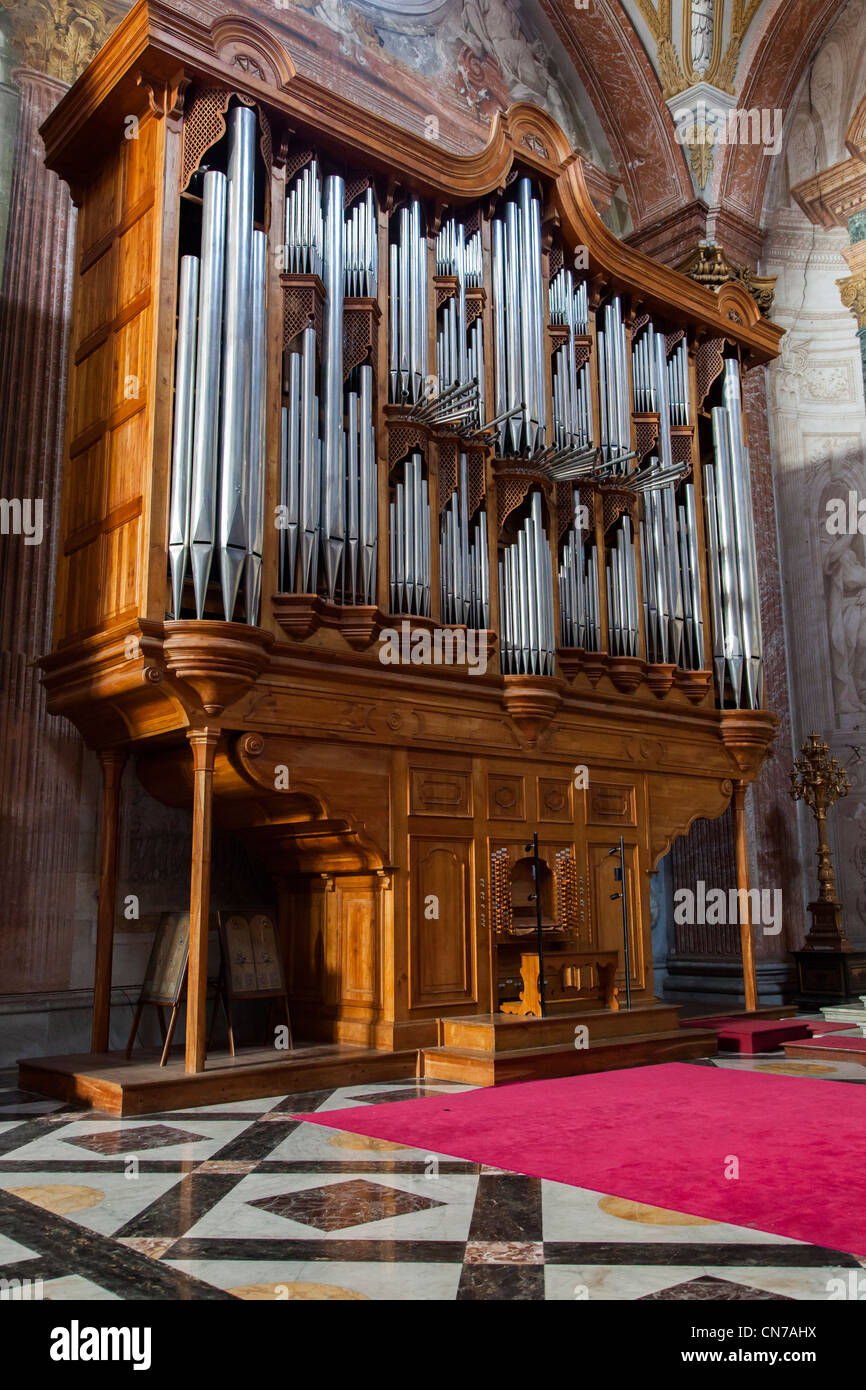 Eine massive Orgel in der Basilika von St. Marys von Winkeln und Märtyrer in Rom, Italien Stockfoto