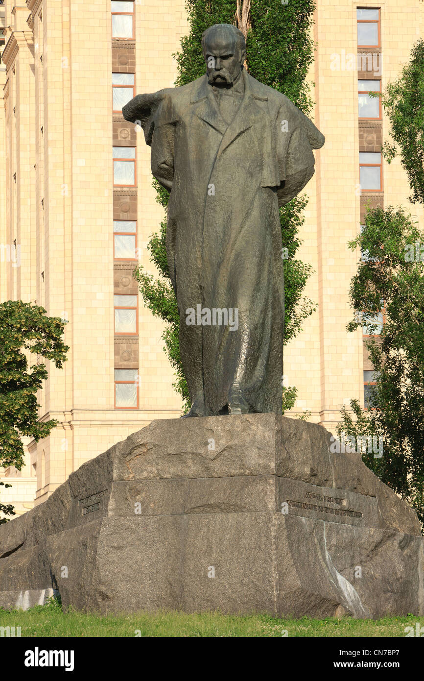 Statue des ukrainischen Dichters Taras Shevchenko vor Radisson Royal Hotel in Moskau, Russland Stockfoto