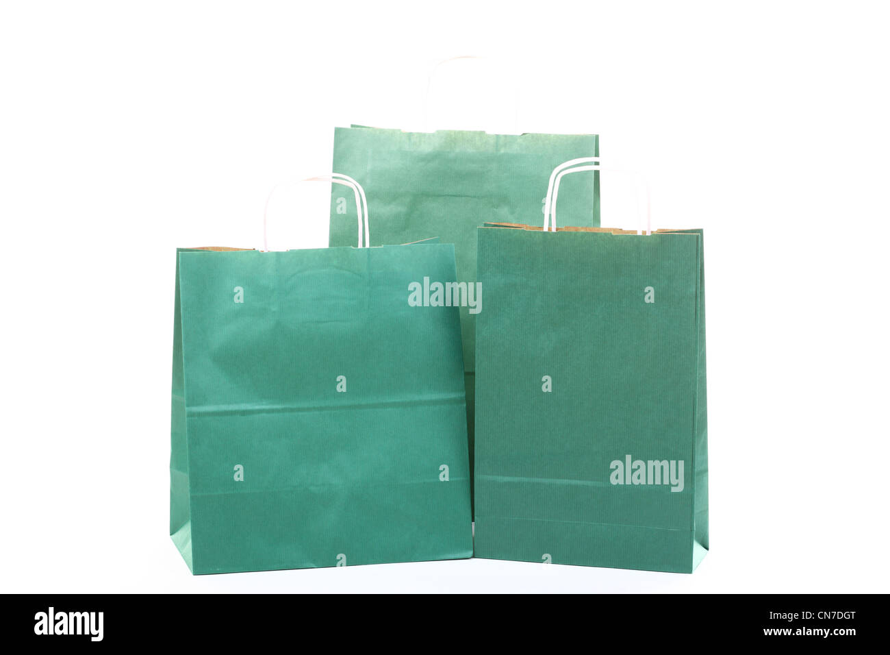 Grünes Geschenk Einkaufstaschen isoliert auf weißem Hintergrund Stockfoto
