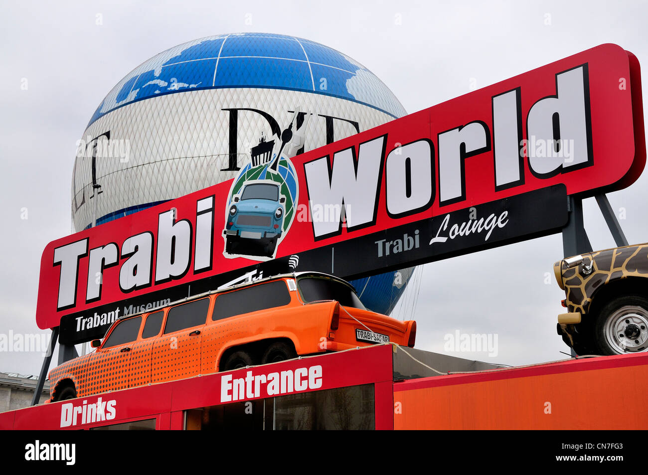 Berlin, Deutschland. Oldtimer Trabant "Trabi-Welt" in der Wilhelm
