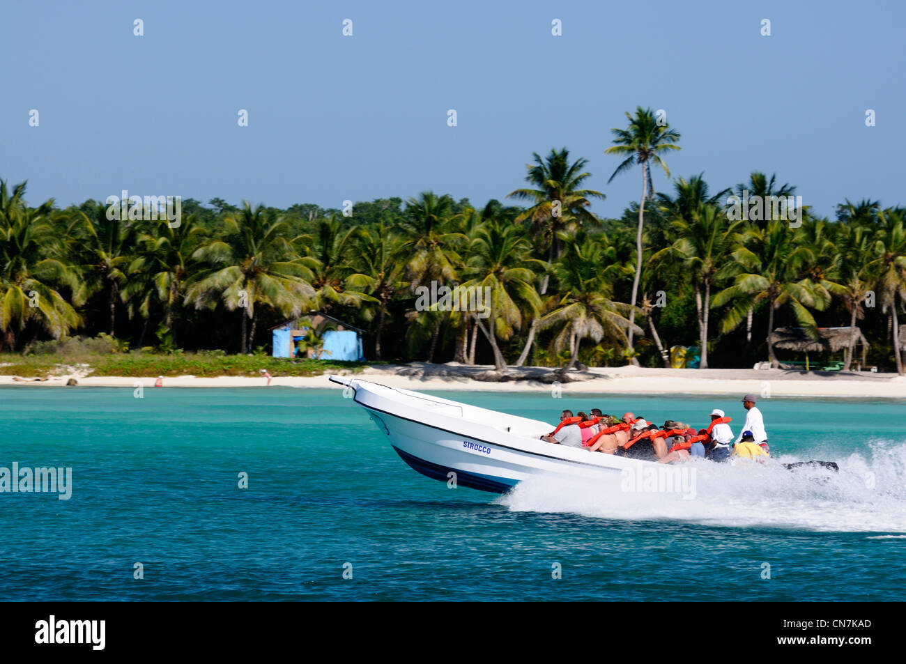 Dominikanische Republik, La Romana Bayahibe, Provinz Touristen Ausflüge nach Saona Island auf einem Schnellboot in der Karibik Stockfoto