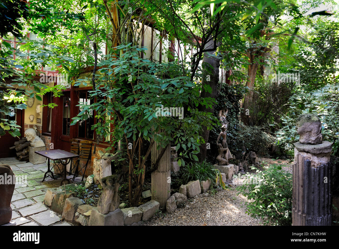 Frankreich, Paris, das Zitieren des Fusains auf Platz 22 in der Rue Tourlaque, wo der Maler Auguste Renoir eine Werkstatt hatte Stockfoto