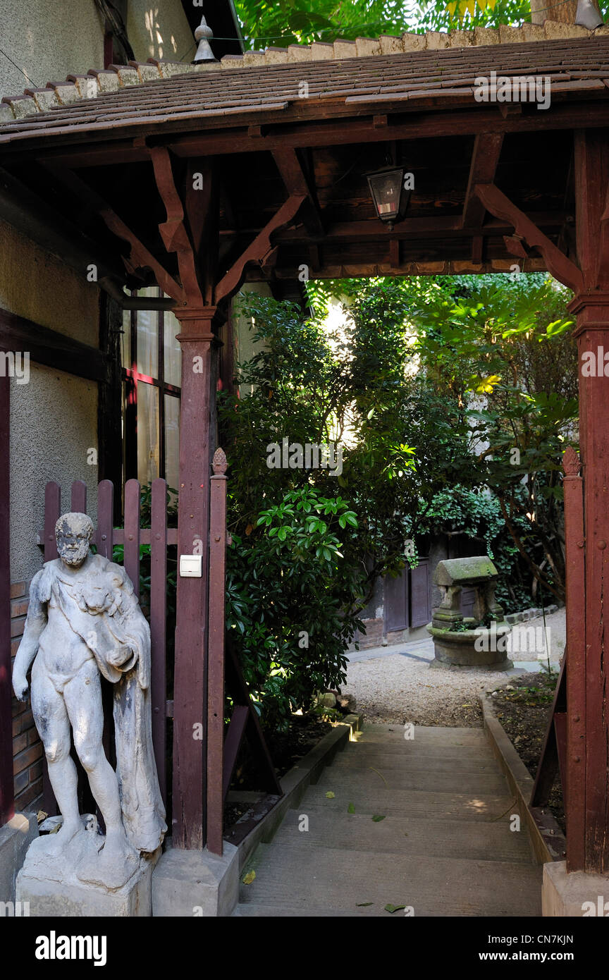 Frankreich, Paris, das Zitieren des Fusains auf Platz 22 in der Rue Tourlaque, wo der Maler Auguste Renoir eine Werkstatt hatte Stockfoto