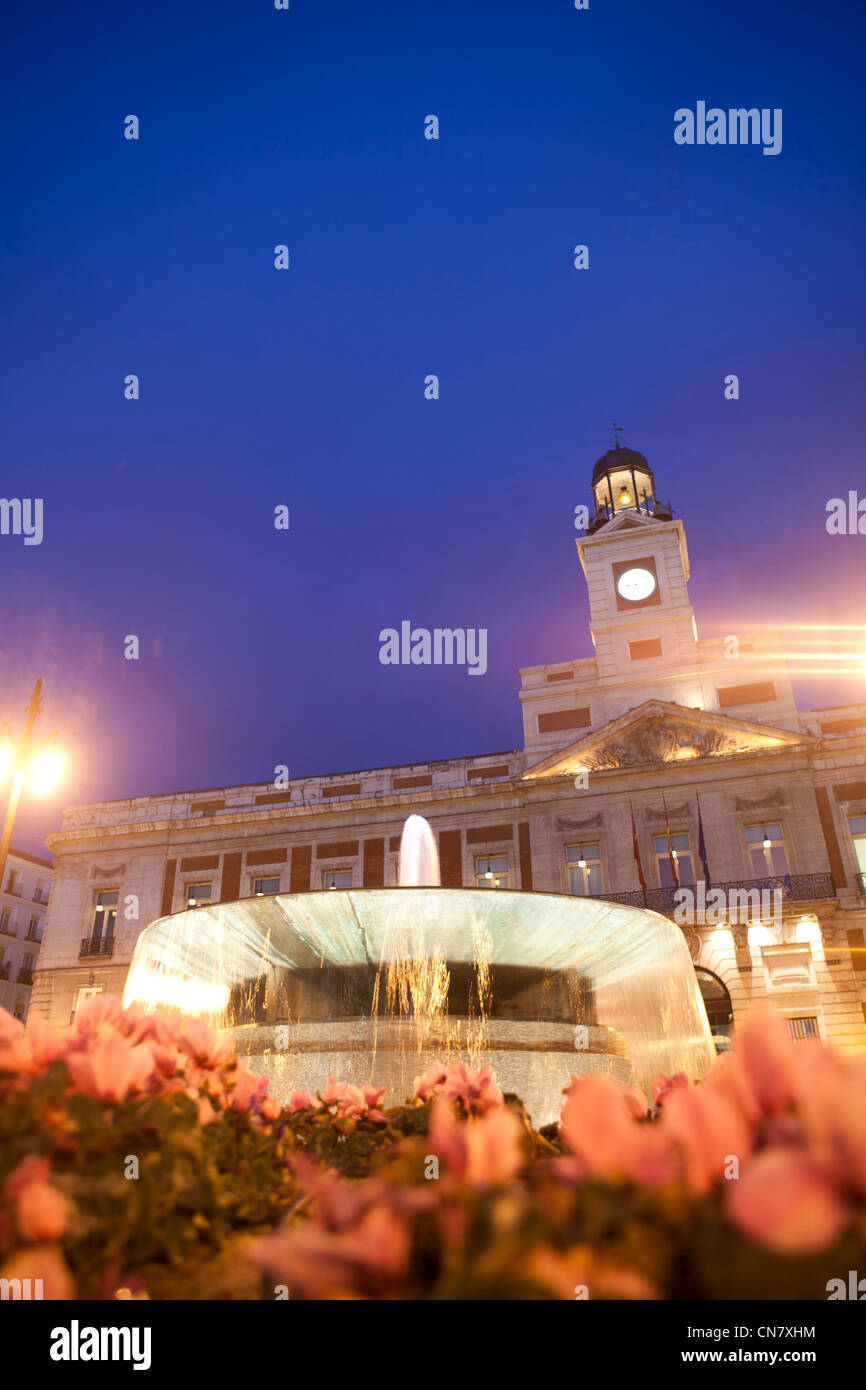 Beleuchtung der Puerta del Sol in Madrid Stockfoto