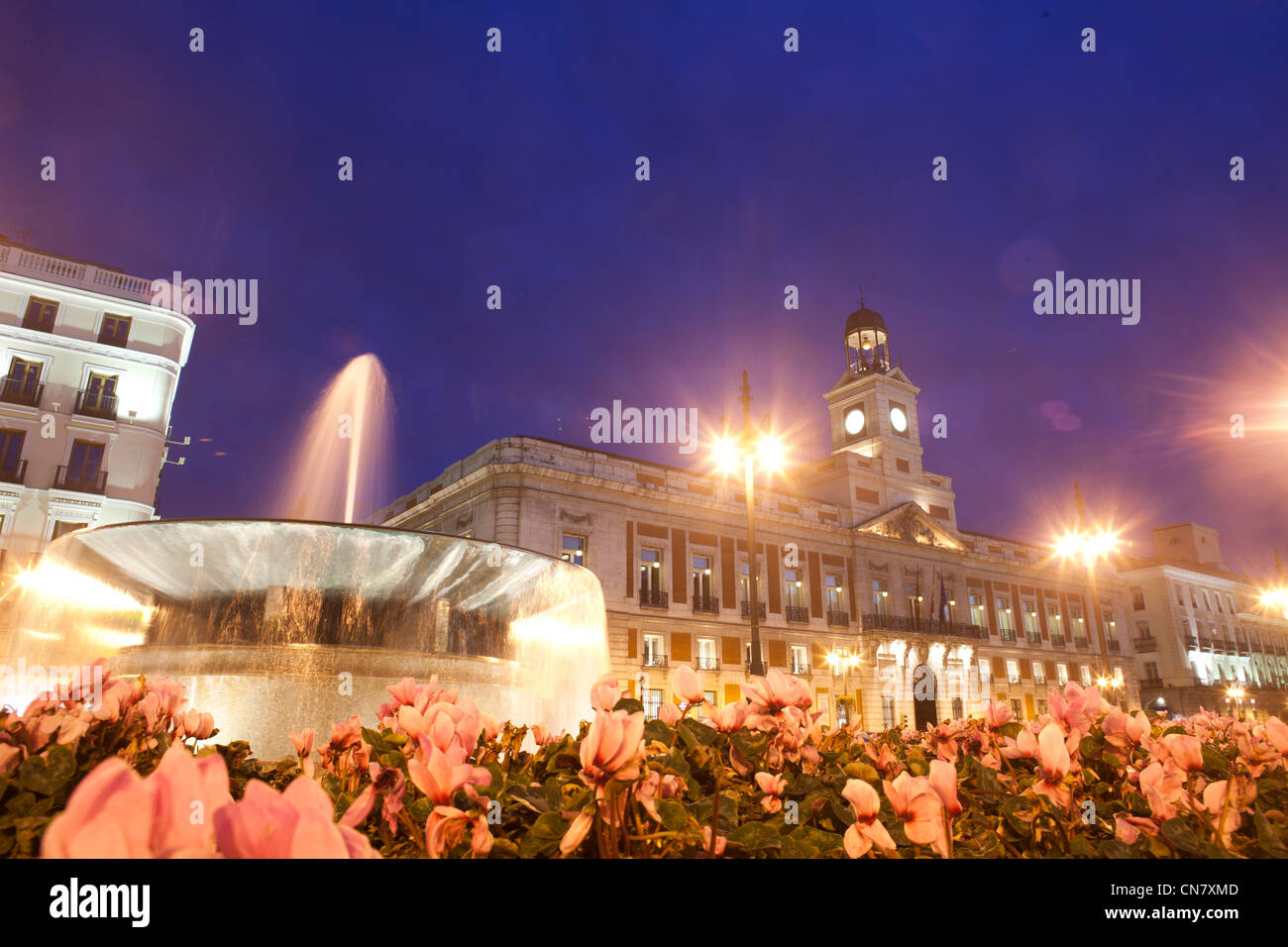 Beleuchtung der Puerta del Sol in Madrid Stockfoto