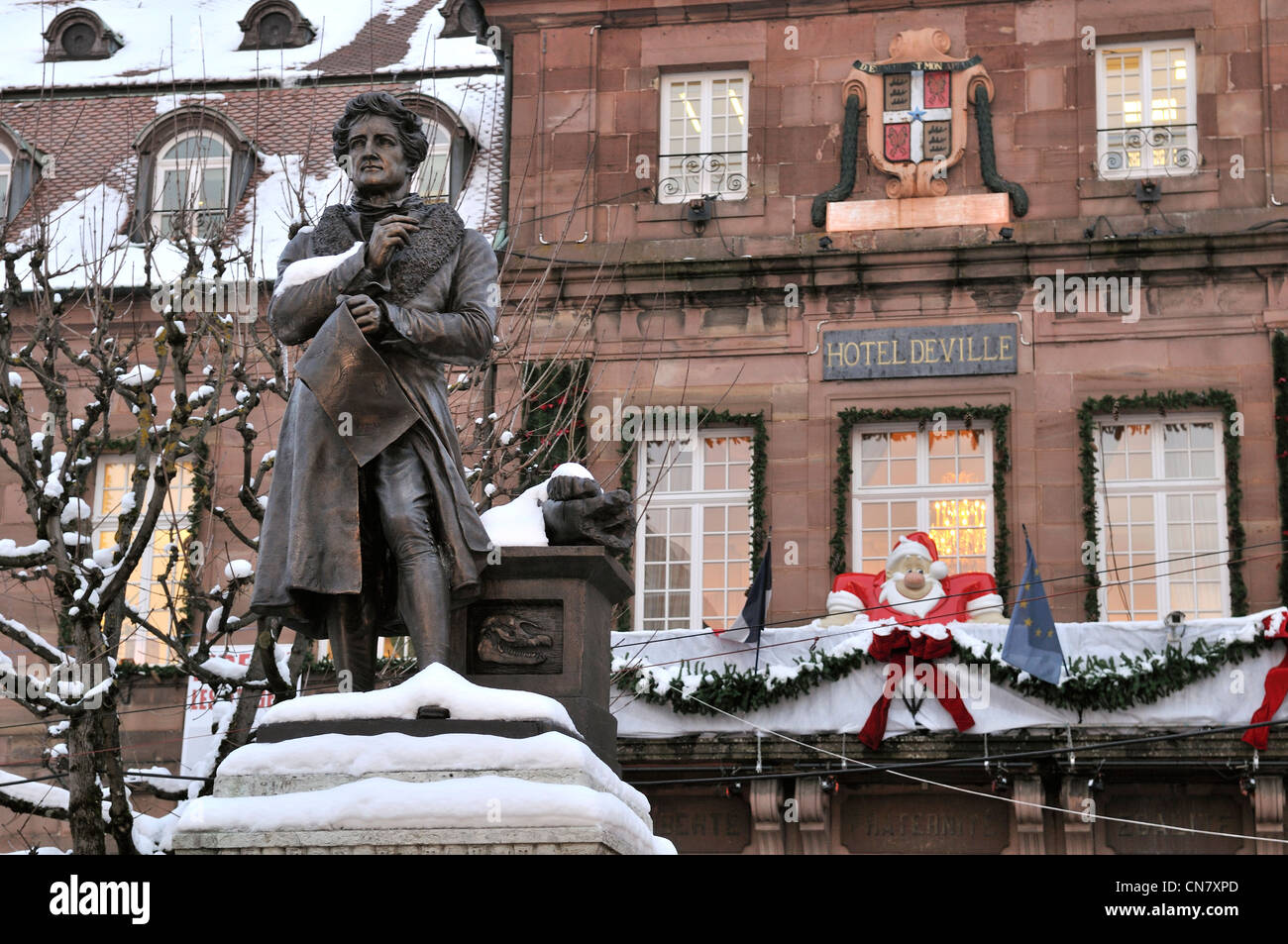 Frankreich, Doubs, Montbeliard, place Saint-Martin, Statue von Georges Cuvier wurde 1769 in Montbeliard, vor dem Rathaus Stockfoto