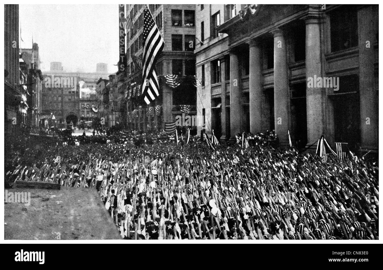 1917 amerikanischer Schulkinder grüßen die Flagge Sternenbanner Washington High School New York Stockfoto