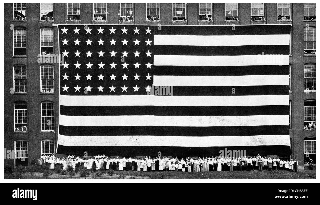 1917 giant USA Flagge Mühle Arbeiter in Manchester New Hampshire American Stockfoto