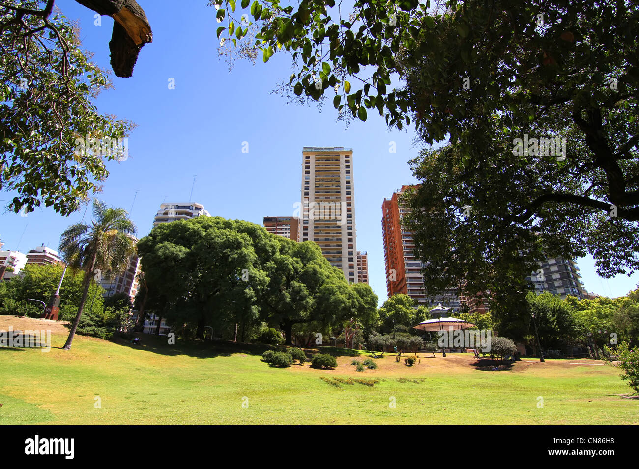 Die Plaza Barrancas de Belgrano in Buenos Aires, Argentinien. Stockfoto