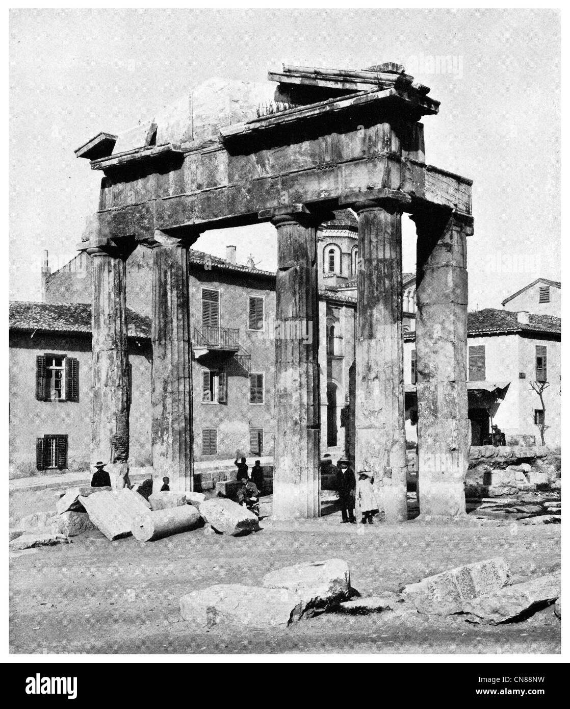 Zuerst veröffentlicht 1915 Agora Athens bleibt von dem Westtor in das Forum Romanum Stockfoto