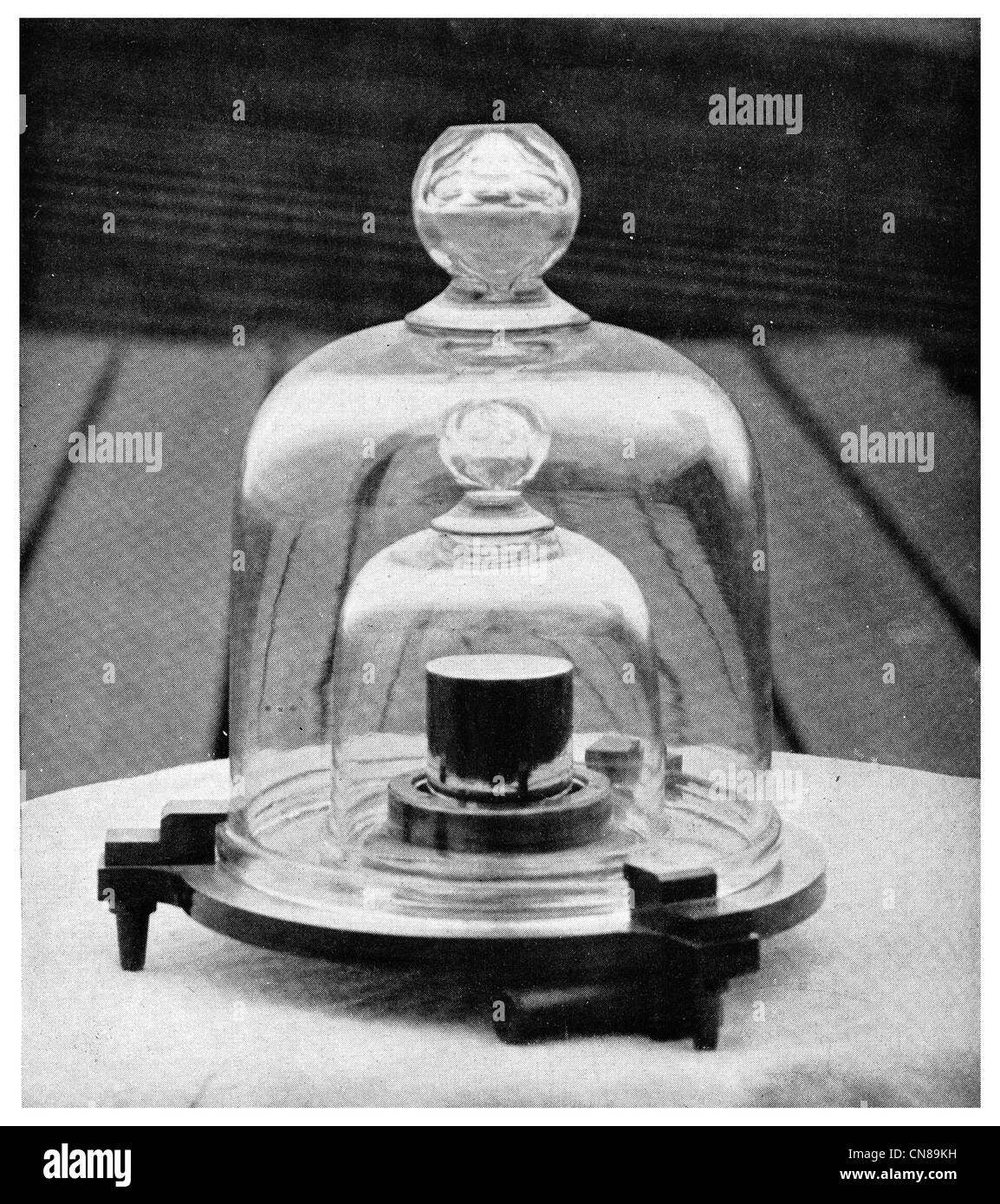 Erste veröffentlichte 1915 Standard Kilogramm Kilo Gramm Gewicht Pfund Troy Avoirdupois Stockfoto