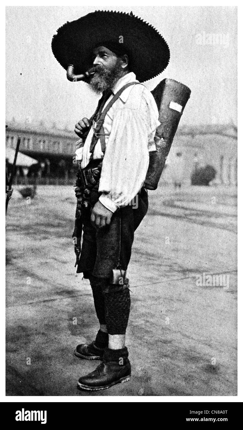 Erste veröffentlichte 1915 österreichischer Kostüm Kleidung Rohr Rauchen Street Gratz Stockfoto