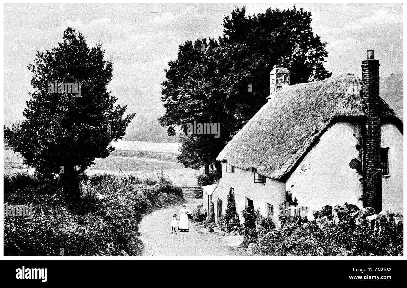 Erste veröffentlichte 1915 Lustleigh Devon England strohgedeckte Hütte Stockfoto