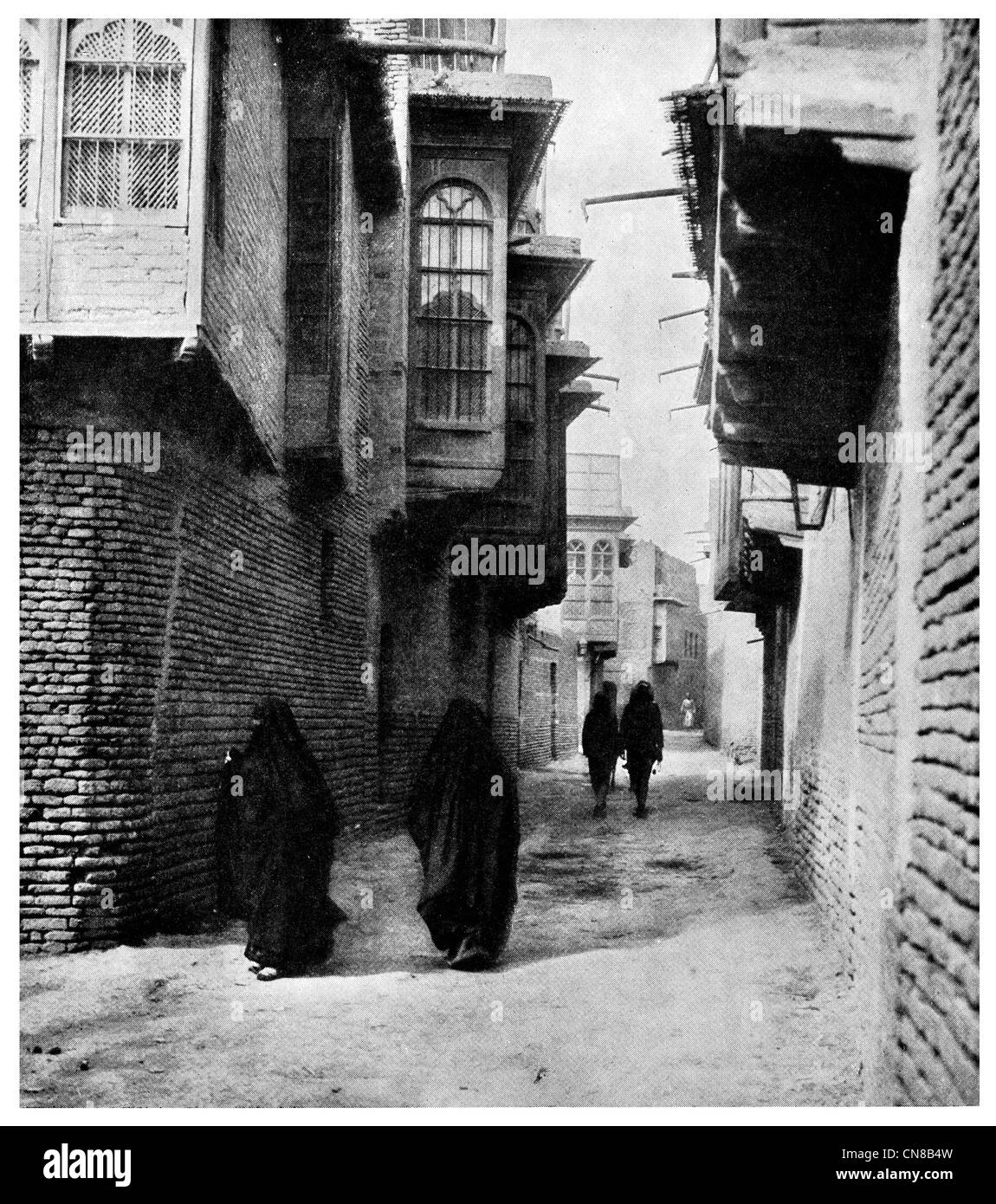 Zuerst veröffentlicht 1914 Mohammedaner Home Straße Türkei Frau Stockfoto