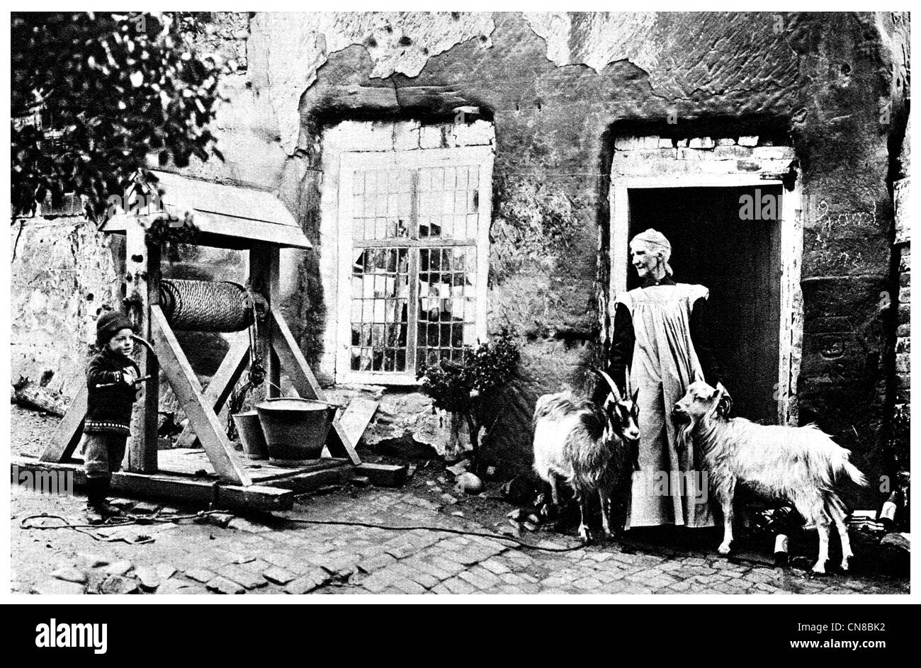 Erste veröffentlichte 1914 Höhlenbewohner Steingarten Worcestershire England Stockfoto