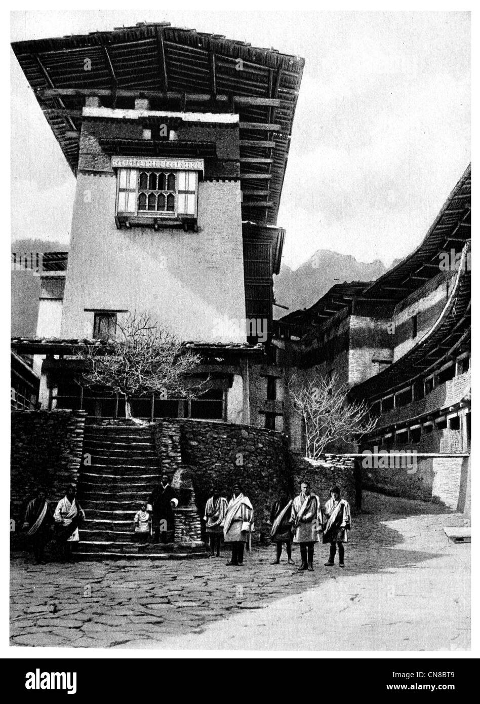 Zuerst veröffentlicht 1914 Duggye Jong Schloss Bhutan Festung Hof Zitadelle Dzong Festung Asien Stockfoto