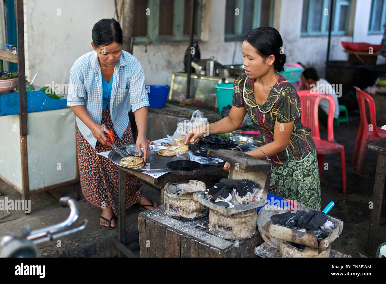 Suppen auf den Straßen von Yangon (Rangon), Myanmar (Burma) Stockfoto