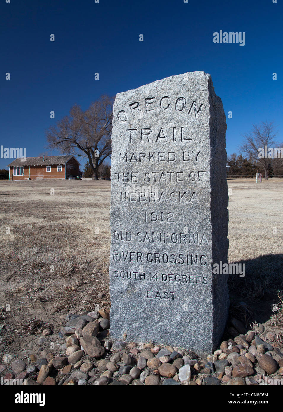 Brule, Nebraska - ein Denkmal aus Granit markiert die Route des Oregon Trail. Stockfoto