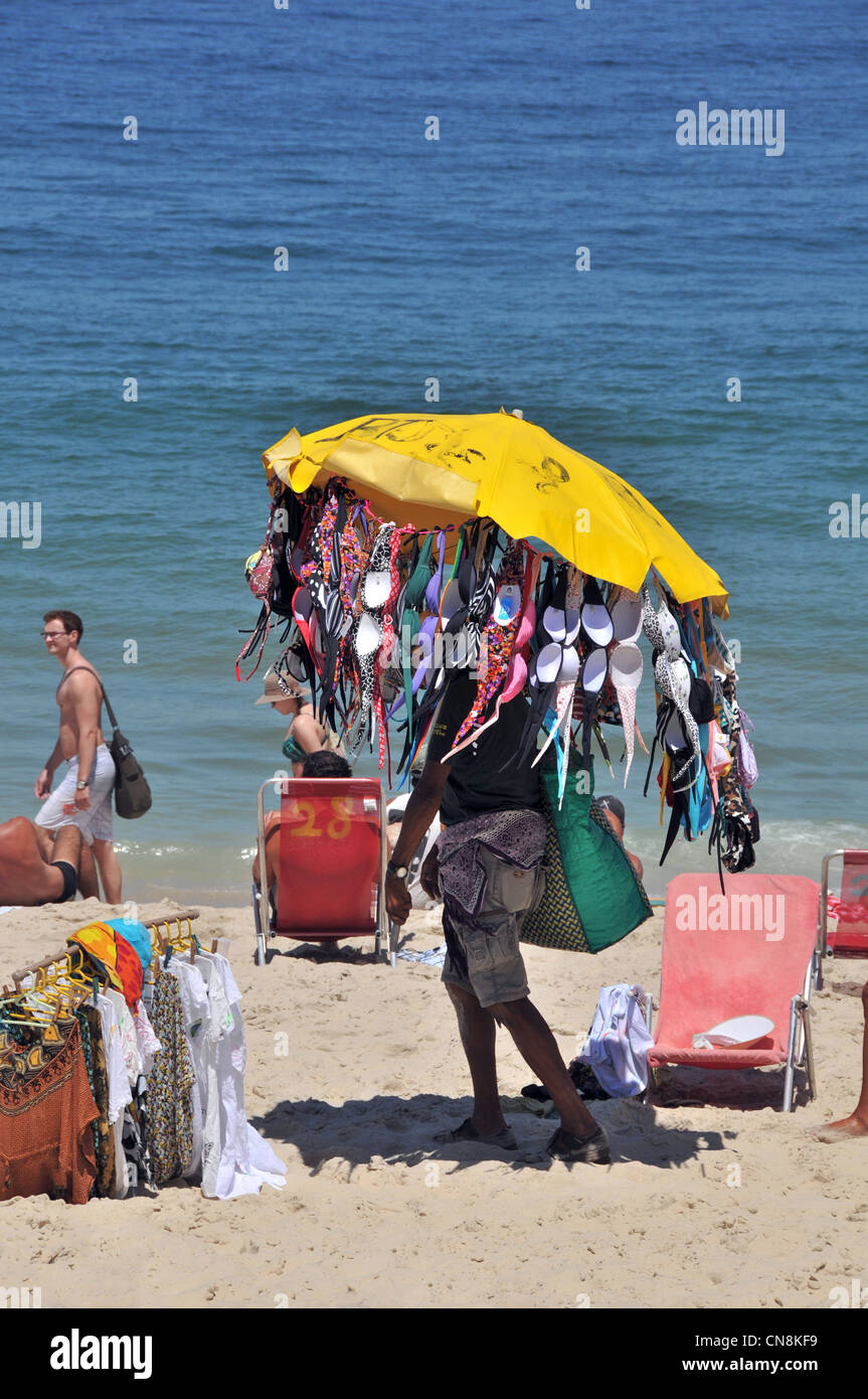 Bikini-Anbieter-Ipanema-Strand Rio De Janeiro Brasilien Südamerika Stockfoto