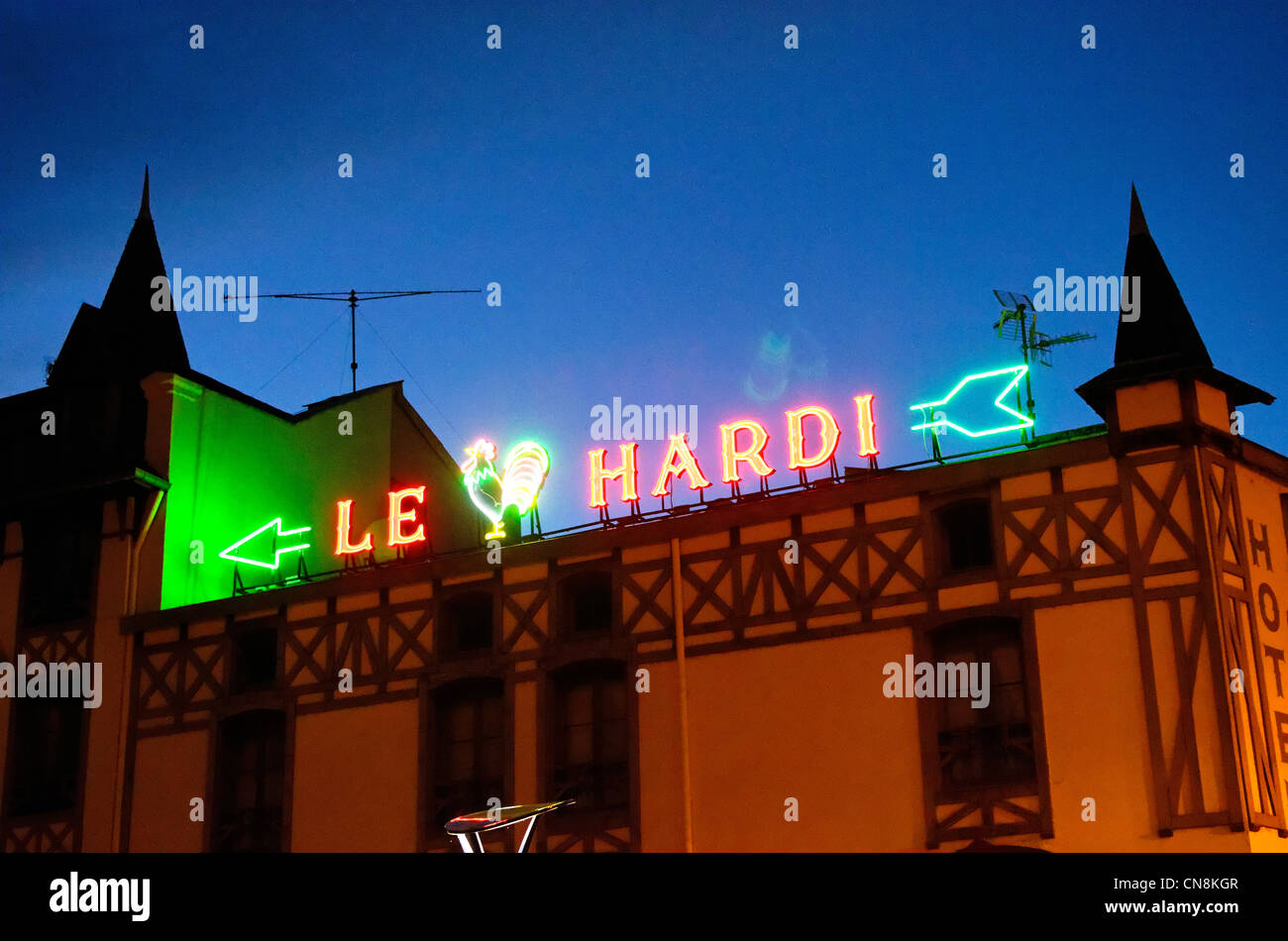 Frankreich, Maas, Verdun, Neon Restaurant namens Le Coq Hardi Stockfoto