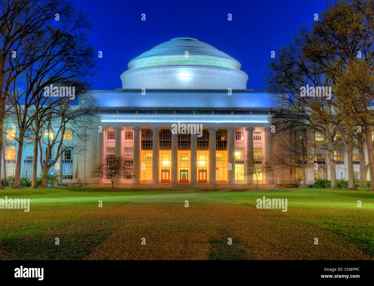 Große Kuppel des Massachusetts Institute of Technology Gehäuse der Barker Engineering Library in Cambridge, MA. Stockfoto