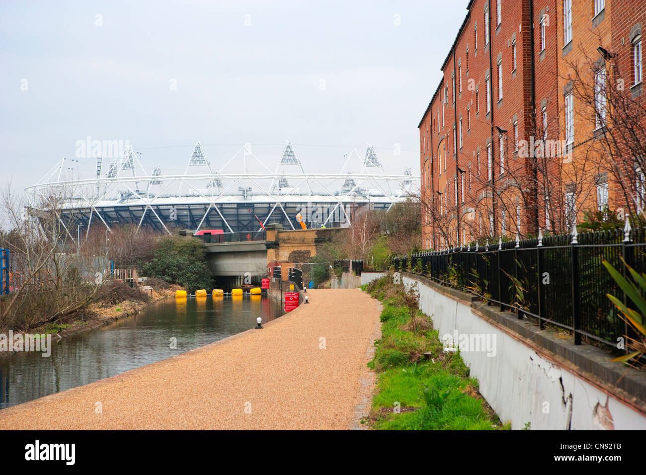 2012 Olympische Stadion und Wohngebäude in Stratford, London Stockfoto