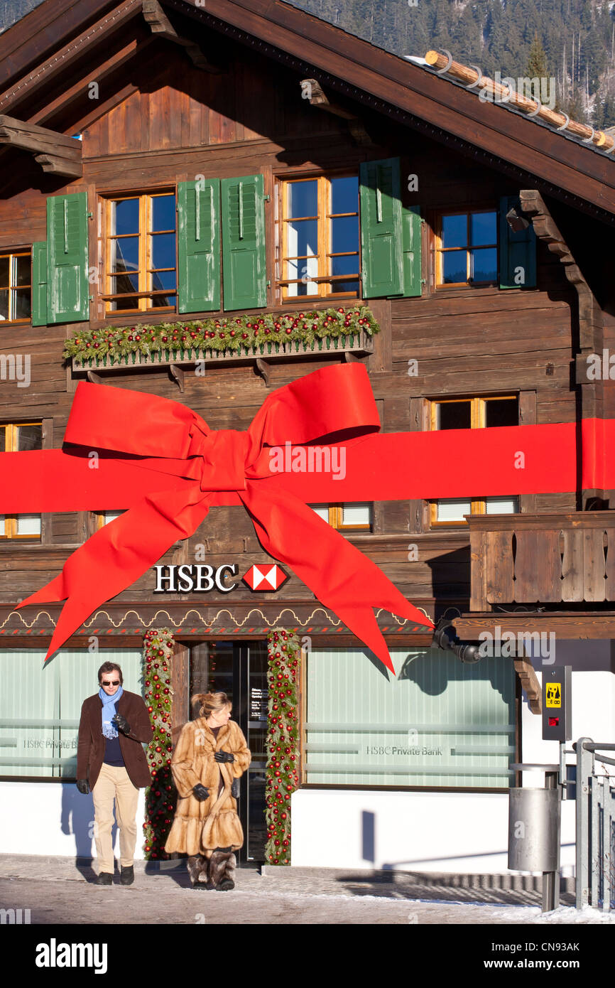 Schweiz, Kanton Bern, Saanen, Gstaad ski Resort, Promenade, Fußgängerzone, HSBC (Hong Kong & Shanghai Banking Stockfoto