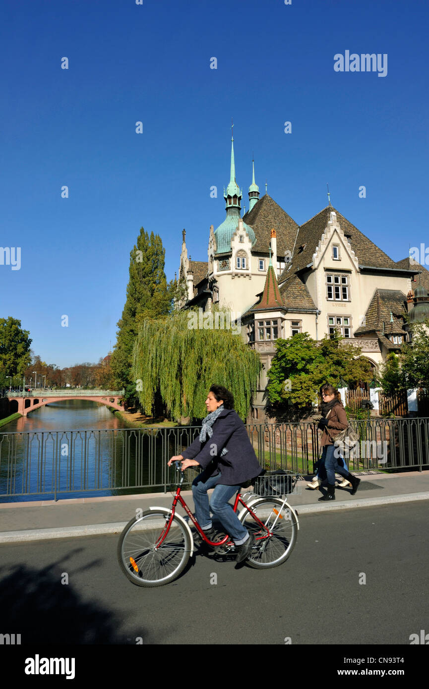 Frankreich, Bas Rhin, Straßburg, Lycée International des Pontonniers (International High School) am Ufer der Ill Stockfoto