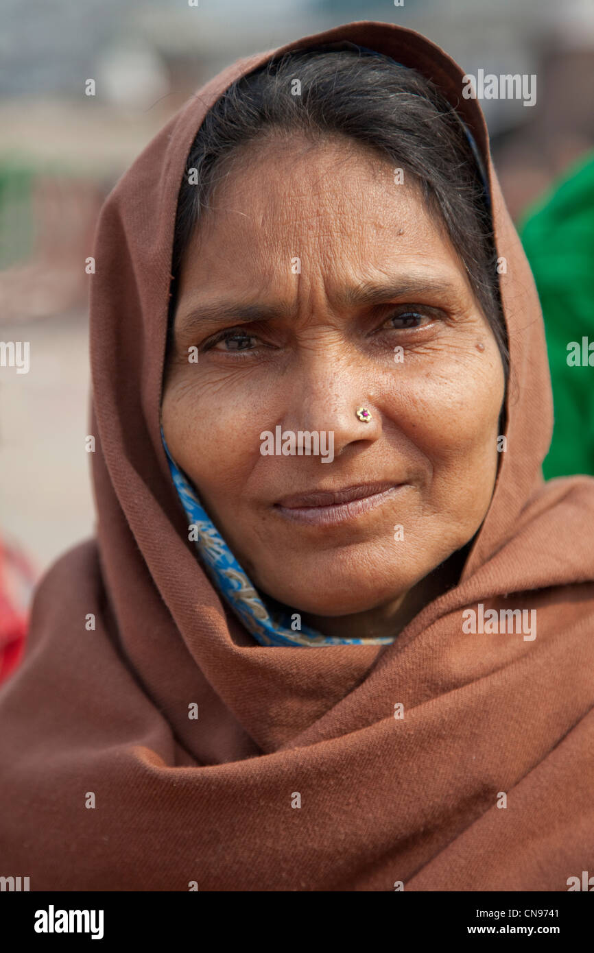 Agra, Indien. Indische muslimische Frau in der Jama Masjid, die Freitagsmoschee. Note, Nase-Pin. Stockfoto
