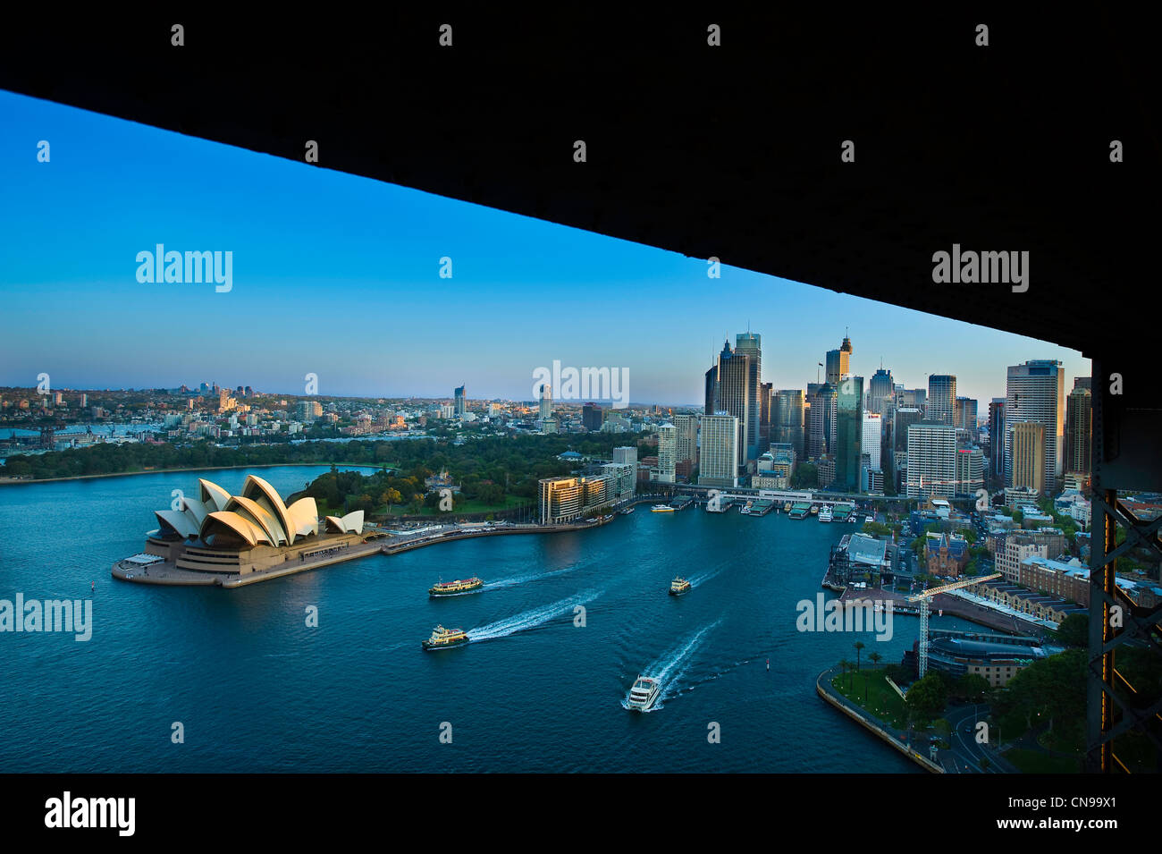 Australien, New South Wales, Sydney, Sydney Opera House und Circular Quay Bucht von der Harbour Bridge Stockfoto