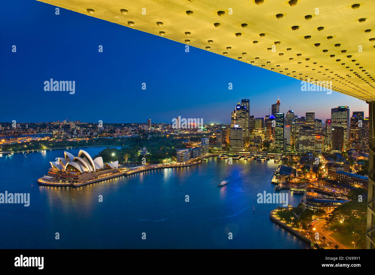 Australien, New South Wales, Sydney, Sydney Opera House und Circular Quay Bucht von der Harbour Bridge Stockfoto