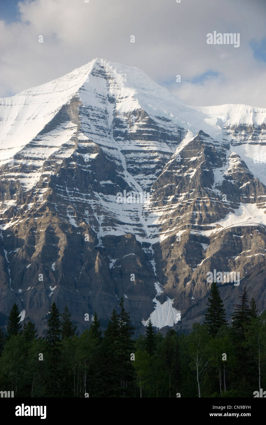Mount Robson, der höchste Berg in den kanadischen Rocky Mountains, British Columbia, Kanada Stockfoto