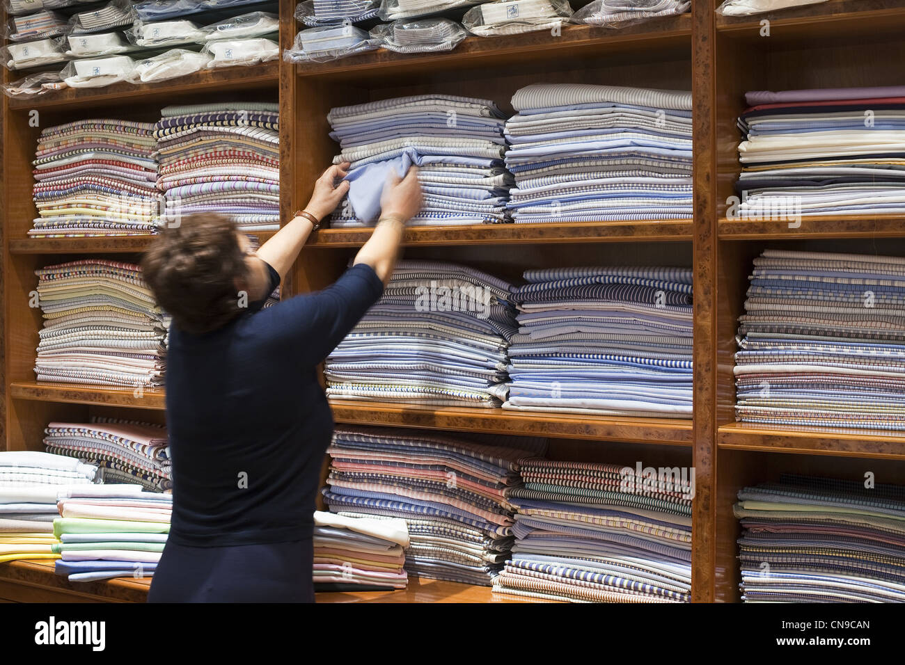 Italien, Kampanien, Neapel, Viale Gramsci, Camiceria Anna Matuozzo, ein 30-Year-Old-Shop, spezialisiert auf maßgeschneiderte Hemden und Krawatten Stockfoto