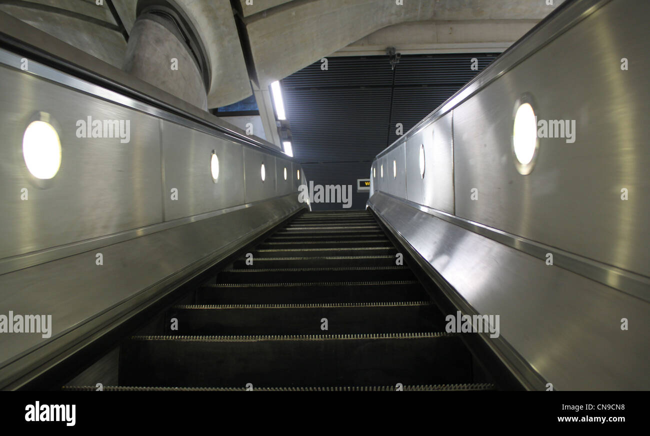 Rolltreppe Treppen in unterirdischen London Stockfoto